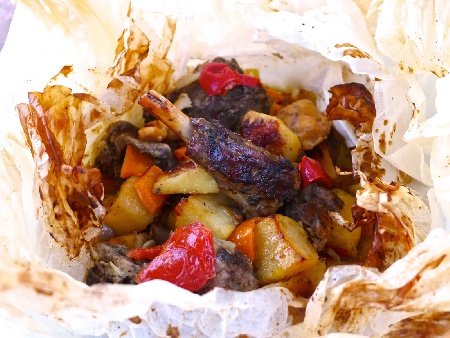Агнешко клефтико – традиционно гръцко ястие с агнешко месо и зеленчуци в пергаментов плик - снимка на рецептата